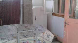 Гостиница Guest House Beregovoy Алушта Бюджетный двухместный номер с 2 отдельными кроватями-7